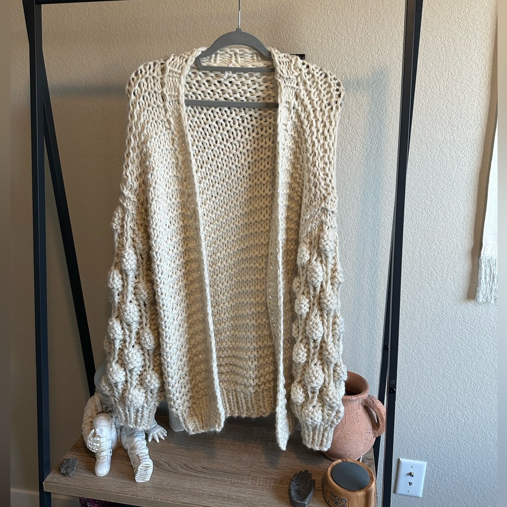 Amaryllis Hand-Knit Bubble Cable Cardigan – Cream NWOT